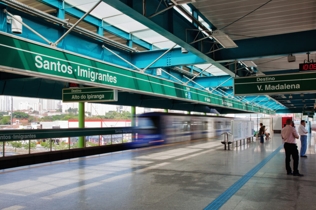 Estação de metrô Santos-Imigrantes. 
