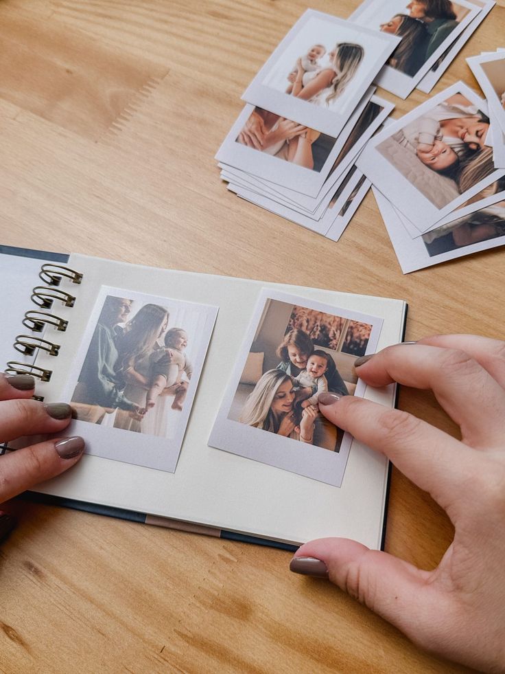 Álbuns de fotos com momentos especiais.